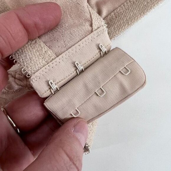 NwT Bali Women's Double Support Lace Spa Closure Wirefree Bra Beige Size 38B NWT - Picture 10 of 10